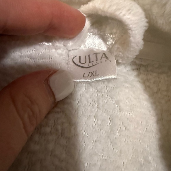 ULTA ROBE - Picture 2 of 3